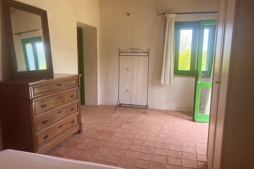 Foto 10 von 30: Detached villa sleeps 8/11 person  located inside the Monte Arcosu Park.