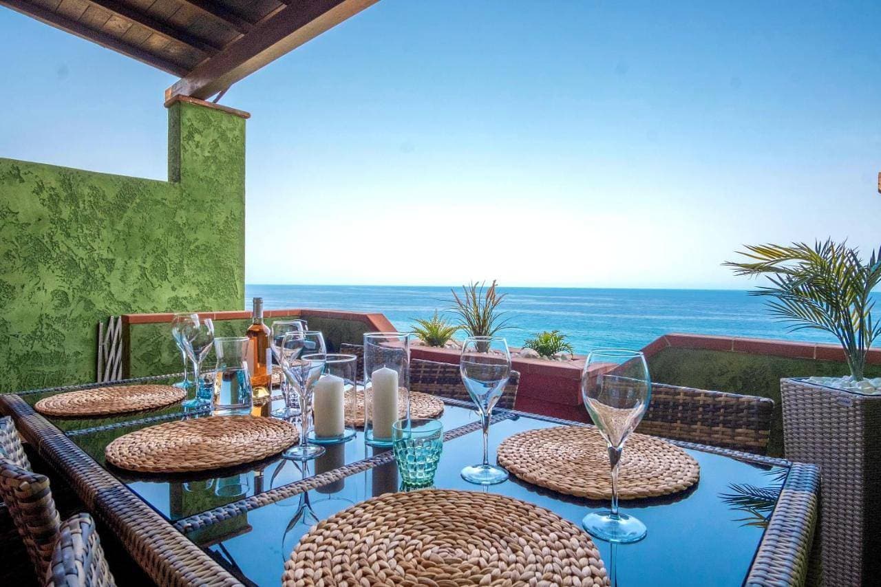 Villa sul mare Porto Corallo 1