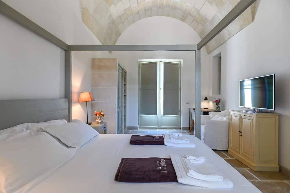 Foto 4 von 30: 5 Schlafzimmer Masseria mit beheiztem Infinity-Pool und weitläufigem Olivenhain