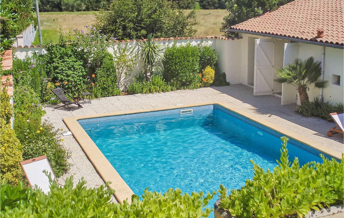 Foto 9 von 23: 300 sqft Apartment mit Doppelbett, Pool & Garten