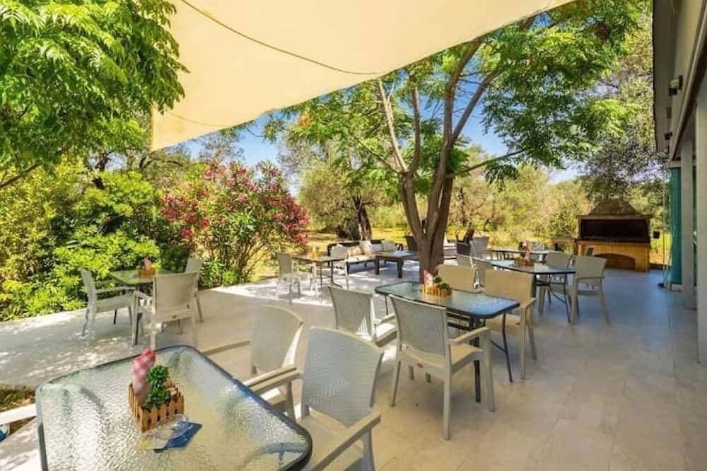 Foto 8 von 10: Kosmas Deluxe Studio – A Sun-Kissed Escape in Roda