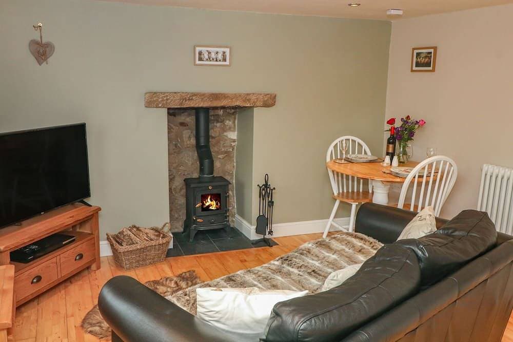 The Snug, pet friendly, with open fire in Wirksworth 1