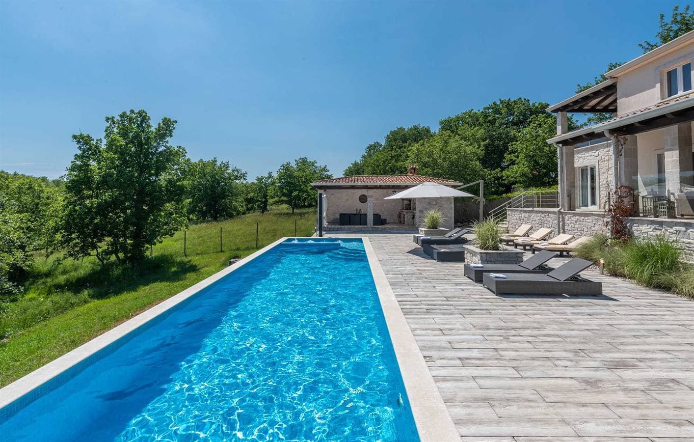 Foto 12 von 71: Villa Belle mit Pool