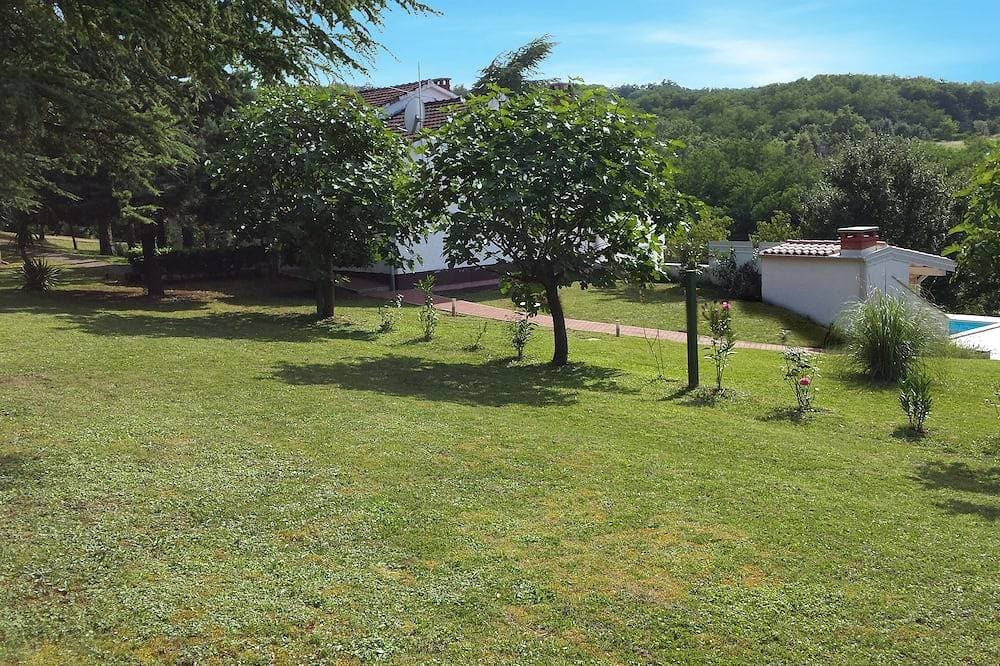 Foto 9 von 26: Villa im Grünen mit eigenem Pool eingetaucht  nicht weit von Porec Strände!