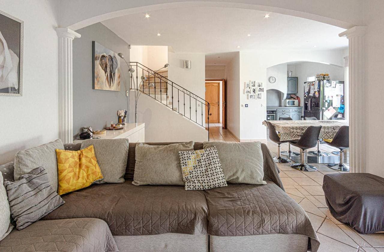 Foto 13 von 13: Four-Bedroom House