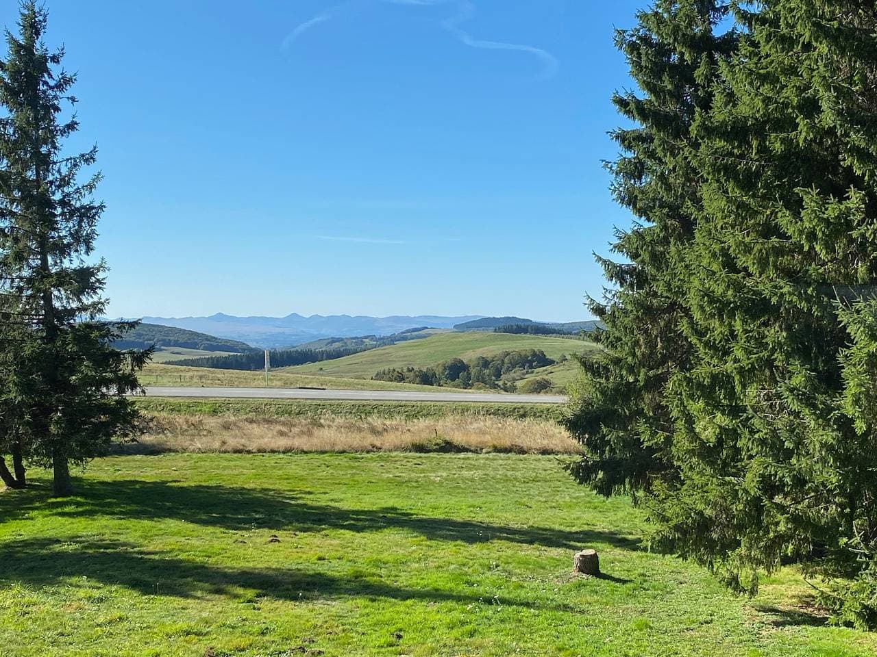 Studio in Besse-et-Saint-Anastaise mit Parkplatz und Blick auf die Cantal-Berge 1