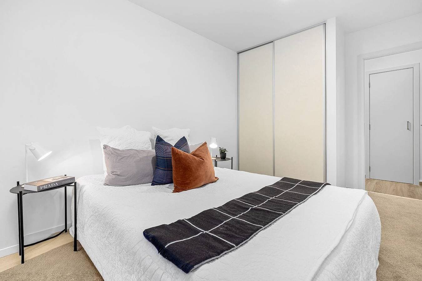 Foto 9 von 24: Ganze Wohnung in der Nähe von Einzelhandel, Grünfläche und Stadt