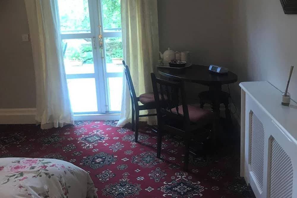 Foto 2 von 14: Beautiful Garden Double Room with private Access