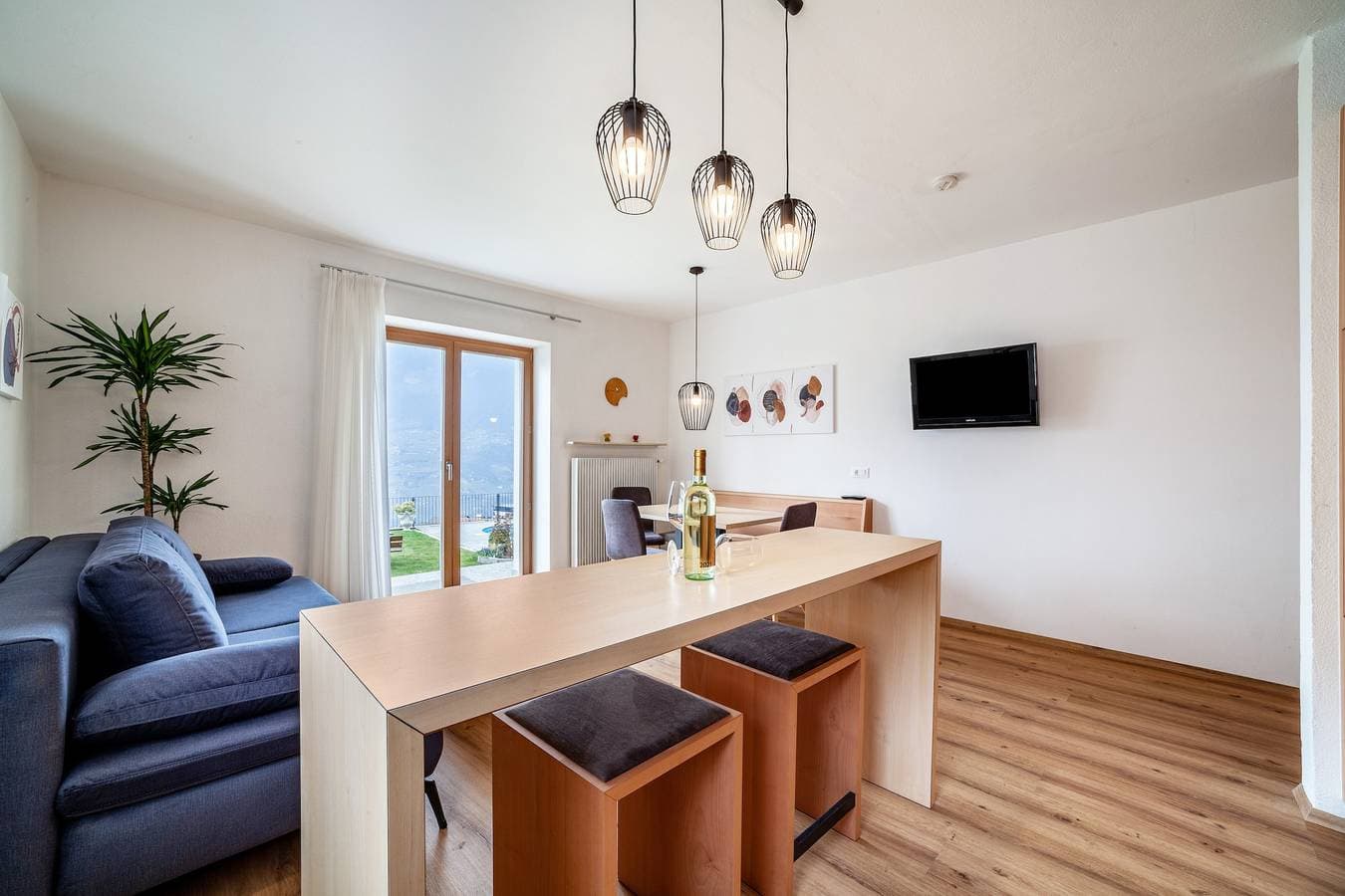 Foto 7 von 28: Ferienwohnung "Haus Hohenrain 2" mit Bergblick, Pool, WLAN, Terrasse & Garten