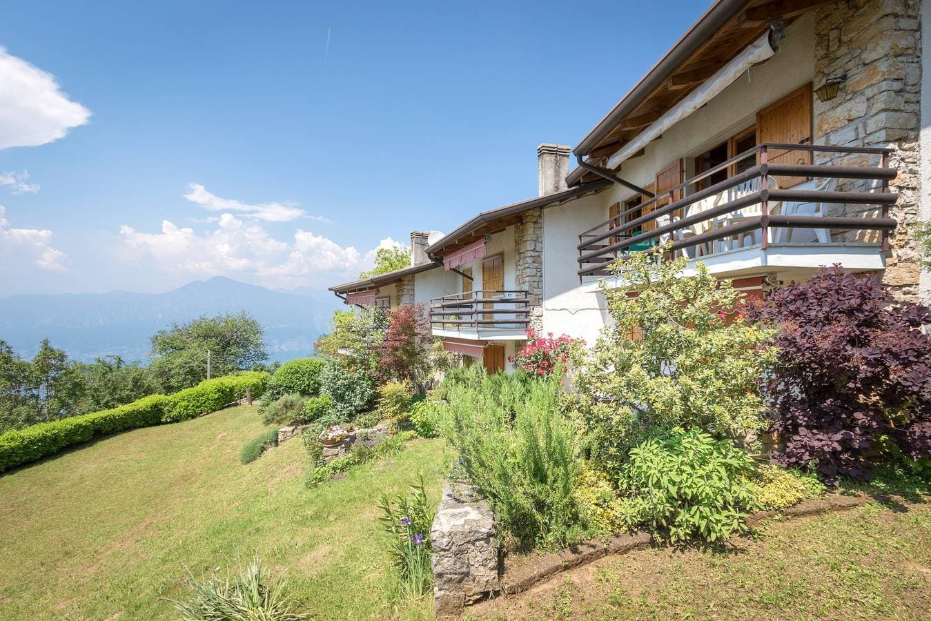 Foto 3 von 25: Gemütliche Ferienwohnung mit Balkon, Seeblick und WLAN; Parkplätze vorhanden, Haustiere erlaubt