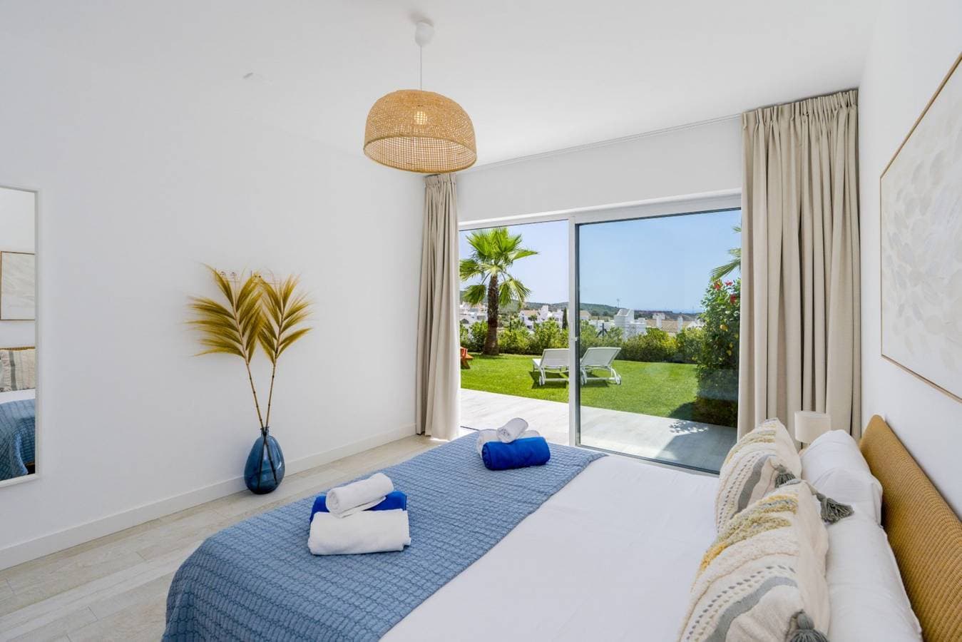 Foto 12 von 46: Stylish 3-Bed Apartment | Alcazaba Lagoon