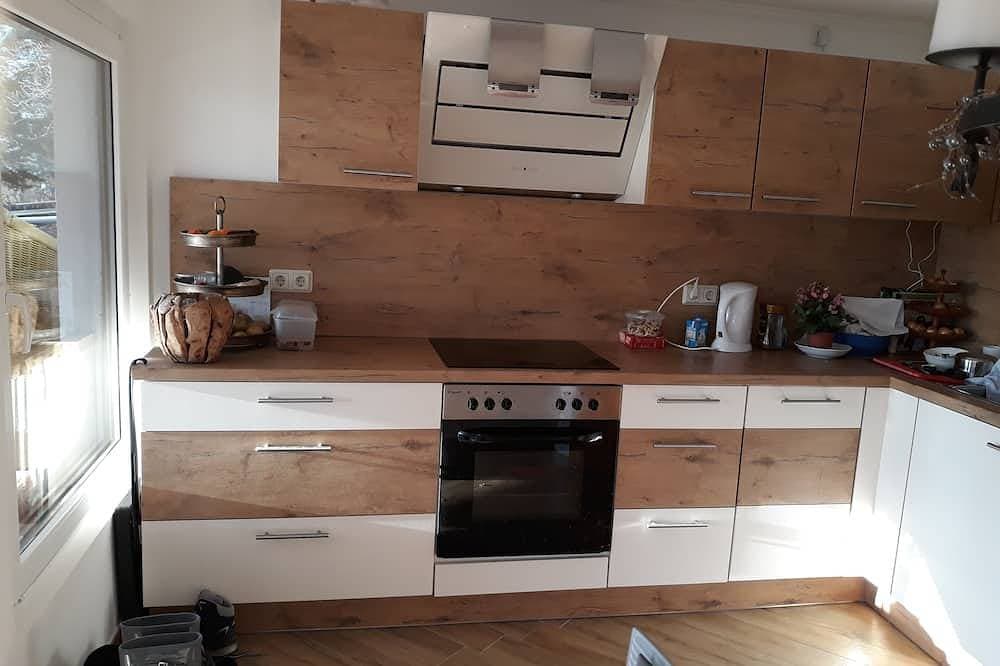Foto 10 von 15: Bungalow am Stadtrand  mit Terrasse unter Altbaumbestand