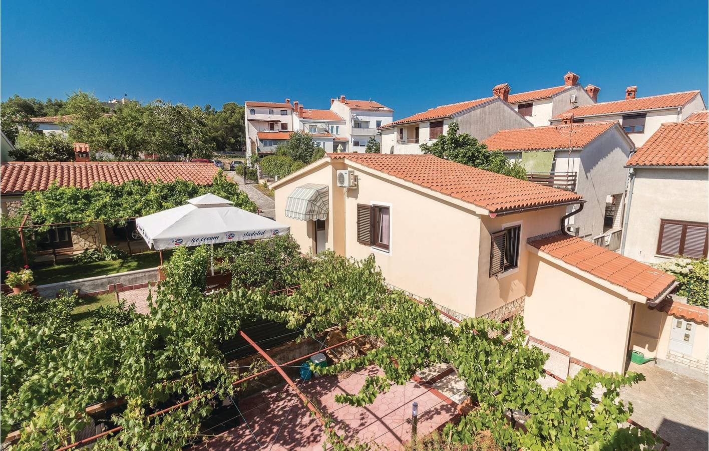 Foto 8 von 24: Gemütliche Ferienwohnung mit Terrasse, WLAN, Parkplatz, in der Nähe des Strandes von Brioni