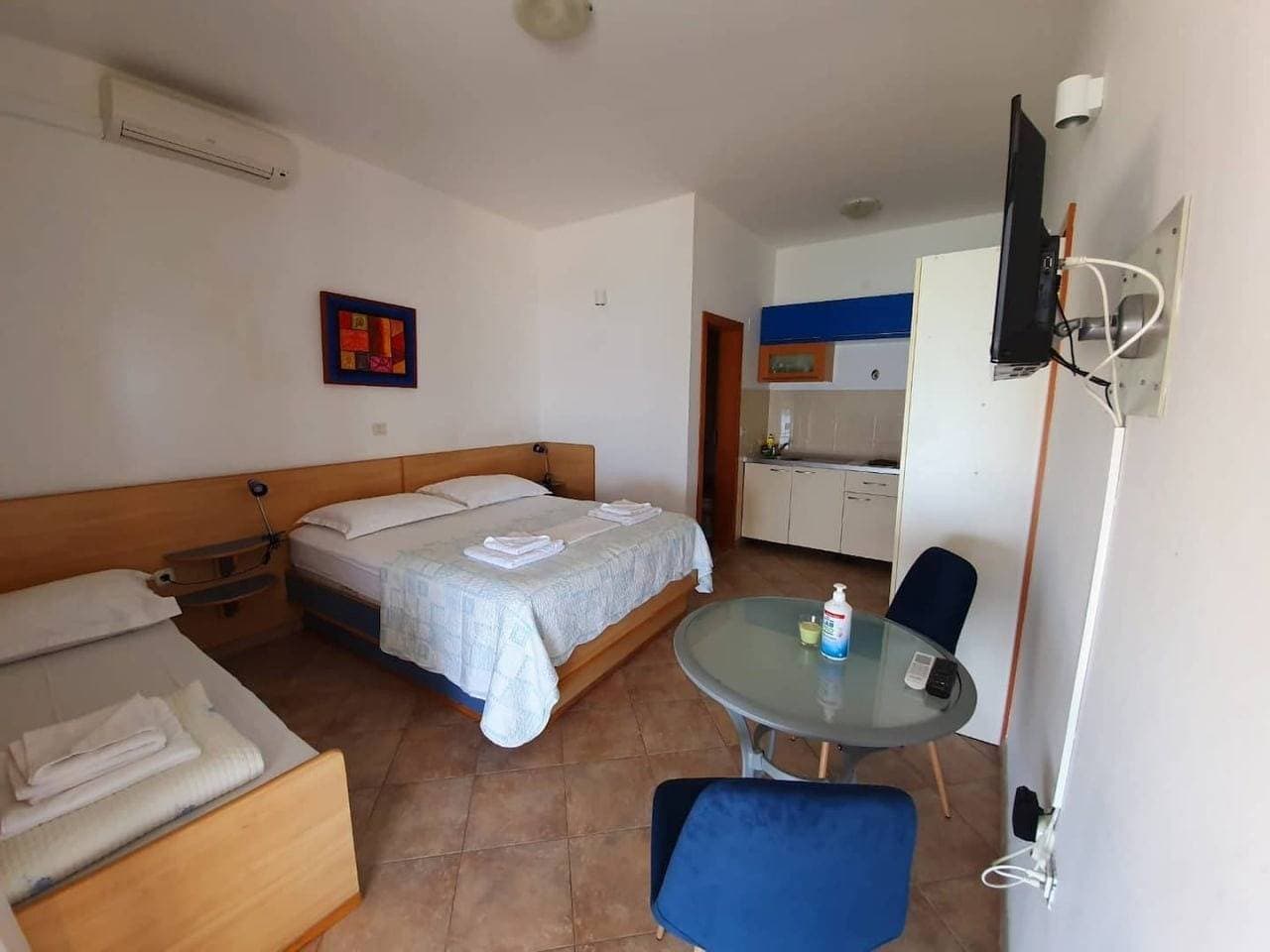 Foto 9 von 12: Studio Appartement am Strand Drasnice, Makarska As-25839-a