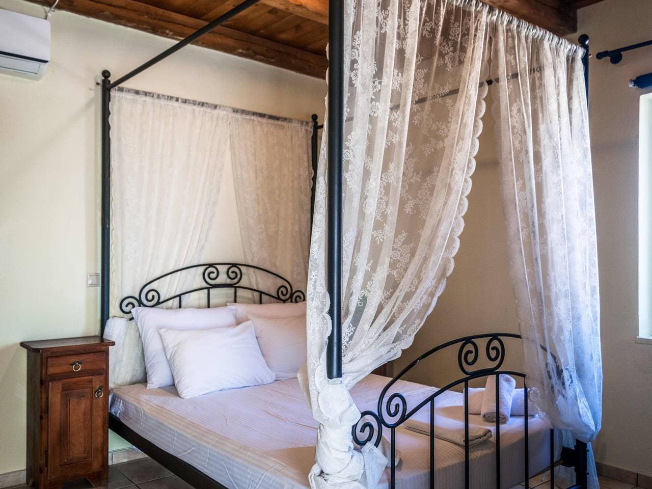 Foto 8 von 16: Niriides Villas_ Liagori_ 2-Schlafzimmer privater Pool