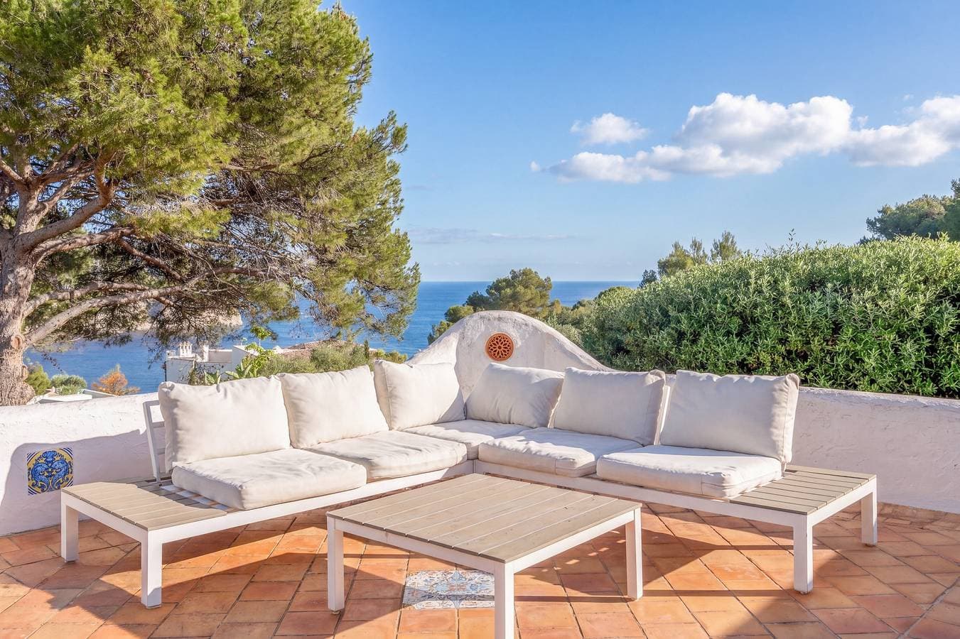 Foto 3 von 45: Ferienhaus 'Villa Ancora – Ausblick auf La Mola' mit Meerblick, WLAN & Klimaanlage