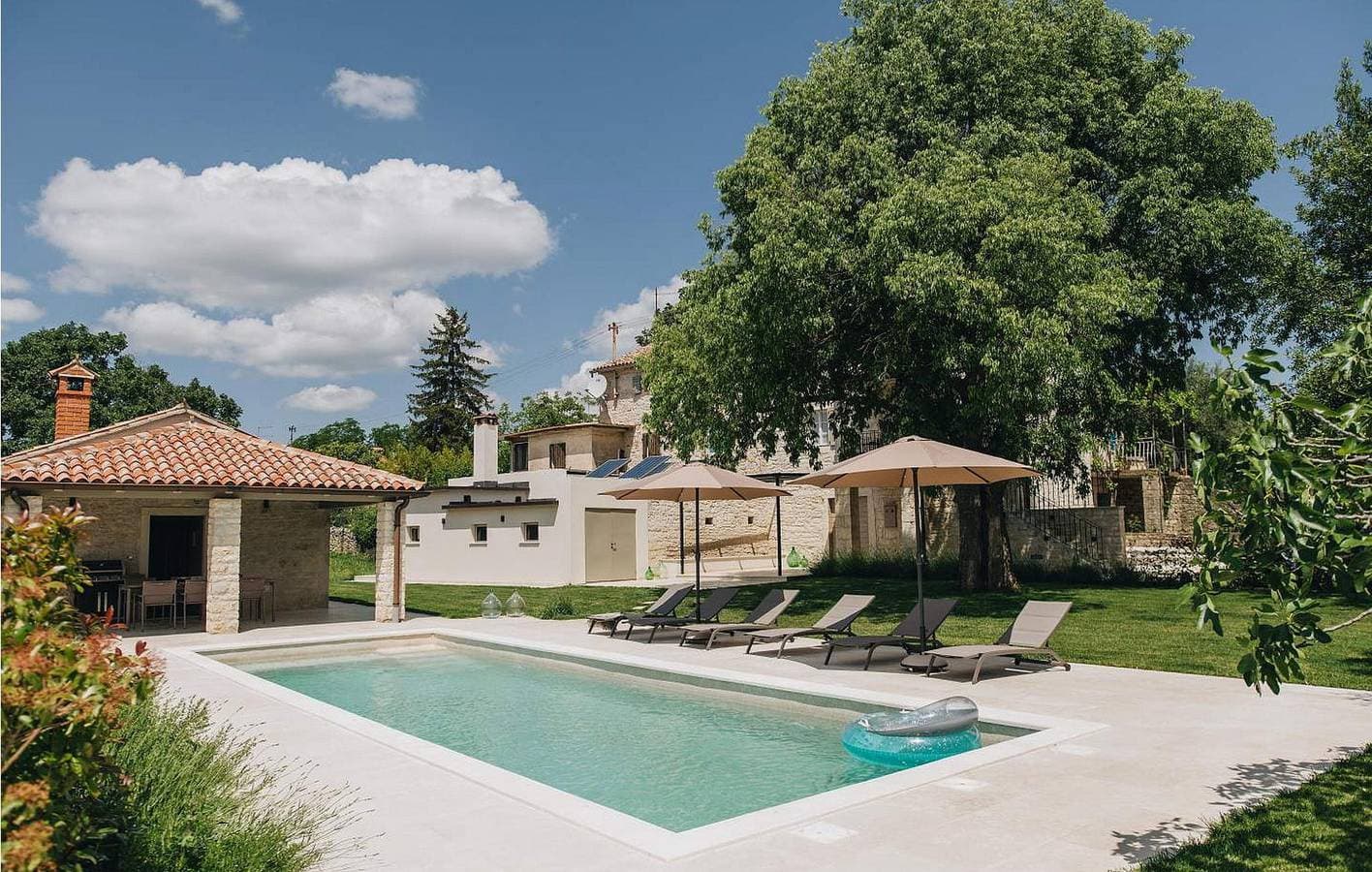 Foto 5 von 49: Charmante 140 m² große Wohnung mit Pool, Terrasse und WLAN in der Nähe von Baderna