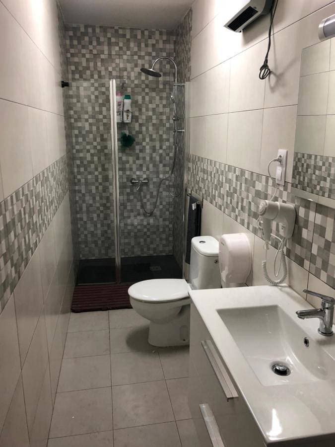 Foto 5 von 9: Double or Twin Room with Shared Bathroom