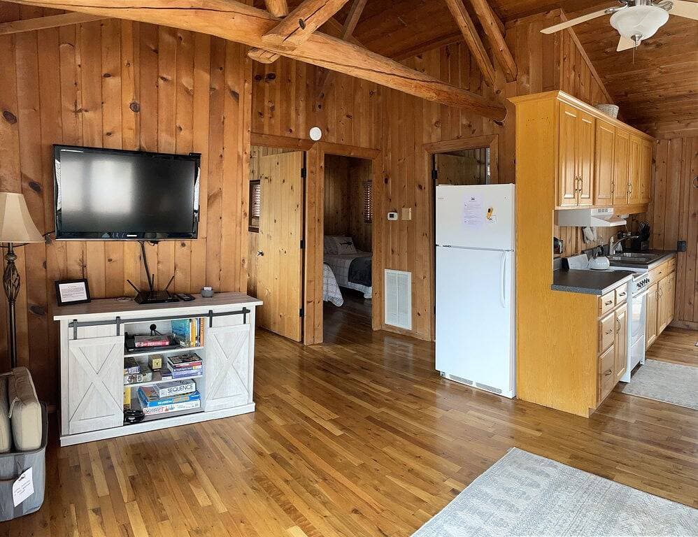 Foto 9 von 33: Cabin 1 at Cedar Key - Perfect lakefront getaway!