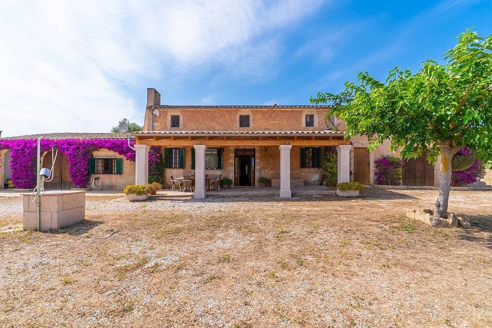Foto 5 von 30: Lovely home in Felanitx with private swimming pool, can be inside or outside