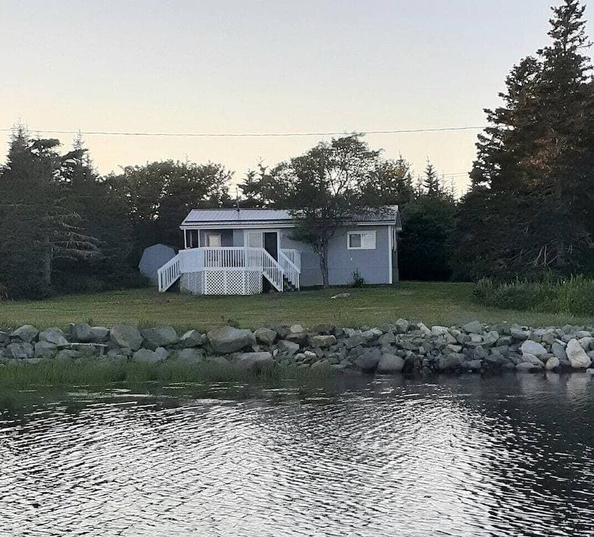 Foto 7 von 30: Oceanfront/peaceful -  Housekeeping Cottage with water access.