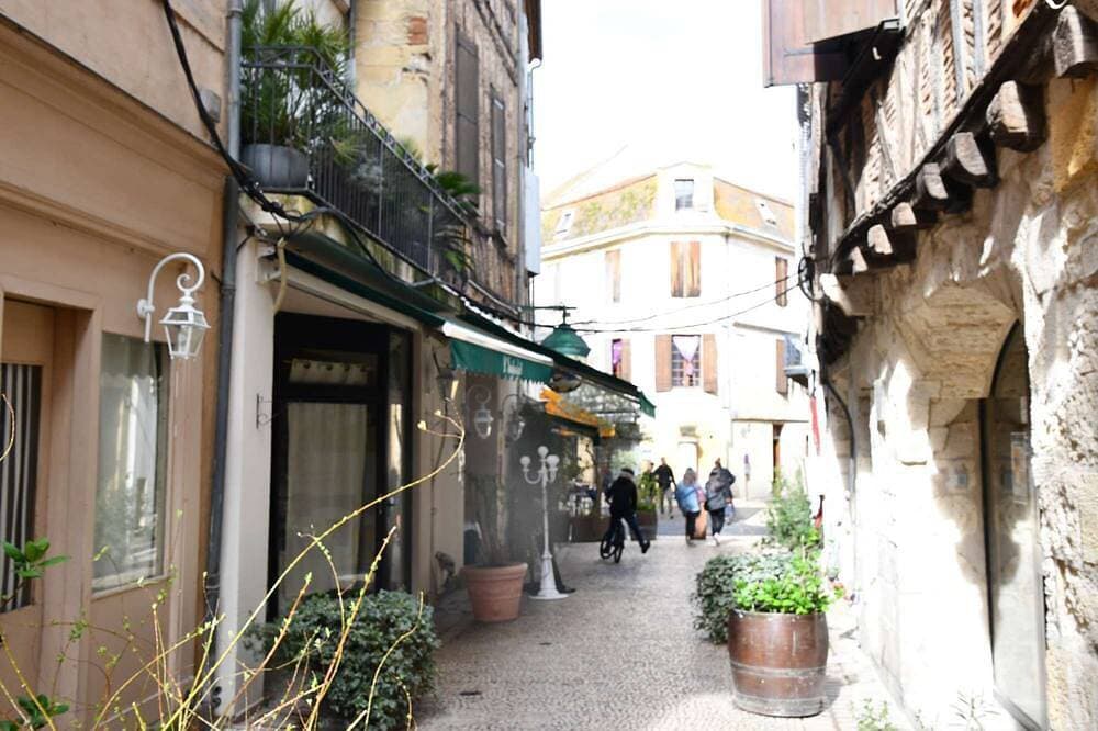 Foto 10 von 10: Charmantes Studio \"Le Colombier\" - Habitation Saint-Clar Historisches Zentrum - WLAN / Netflix