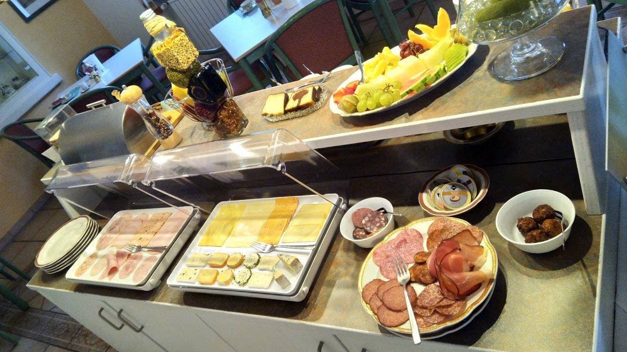 Foto 4 von 12: Haus am Kurpark - Hotel garni - Budget-Doppelzimmer inklusive Frühstück