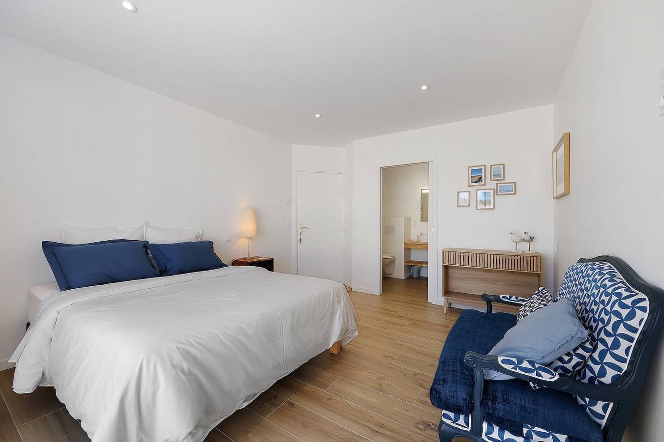 Foto 6 von 28: Gästezimmer À L'orée Des Bois „Chambre Loulou“ mit privater Terrasse, Garten & WLAN