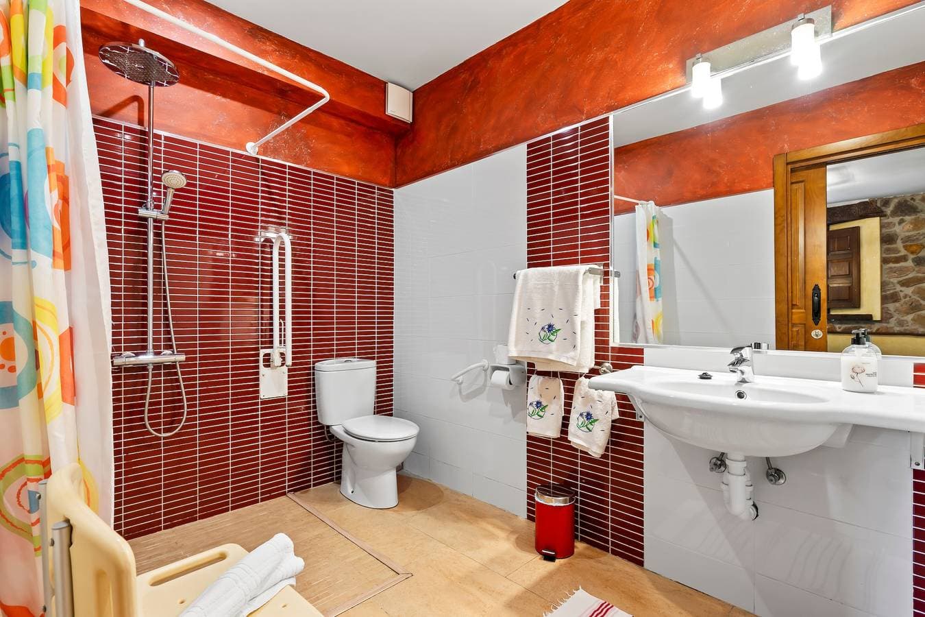 Foto 13 von 25: Ferienwohnung 'La Llosa' mit Bergblick, privater Terrasse und WLAN