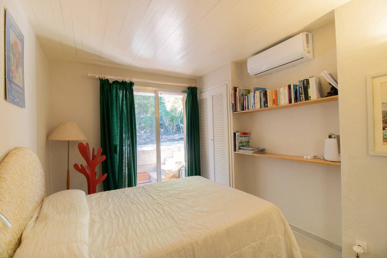 Foto 13 von 44: Villa A Cala d Oro mit Privatstrand, Garten mit Meerblick, WLAN und Klimaanlage
