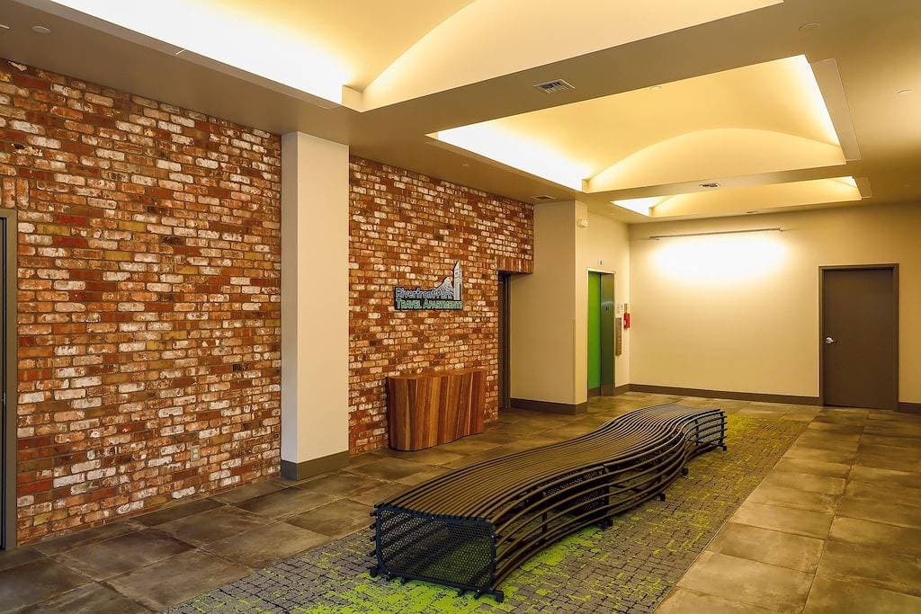 Eloquent 1 Bed Riverfront Park Travel Apartment 1