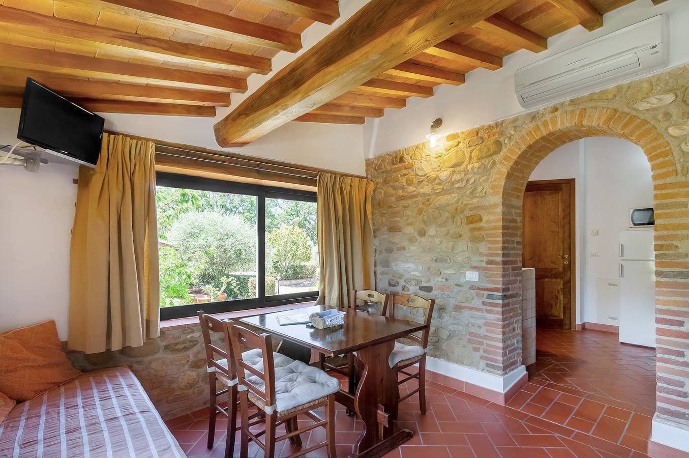 Foto 4 von 30: Podere Papèra – Wohnung 'Cavallo Flat' mit Bergblick, WLAN und Klimaanlage