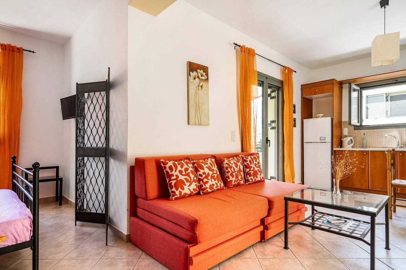 Foto 4 von 22: Ferienwohnung "Alkionides Apartment 2" mit Blick auf den Pinienwald