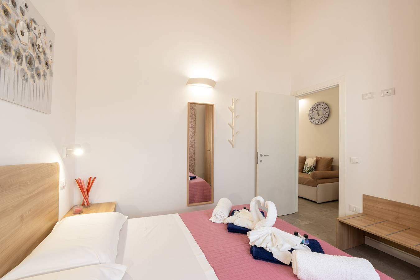 Foto 11 von 27: Ferienhaus 'Villa Gioberta, Fiori' mit Gemeinschaftspool, WLAN und Klimaanlage