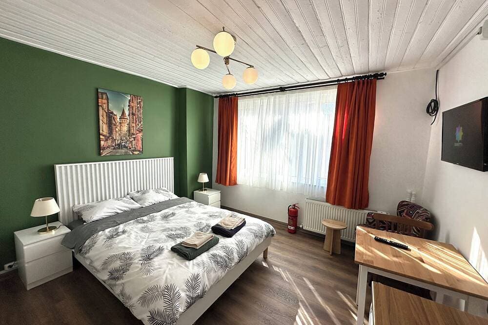 Yellowhouse Room 5 1