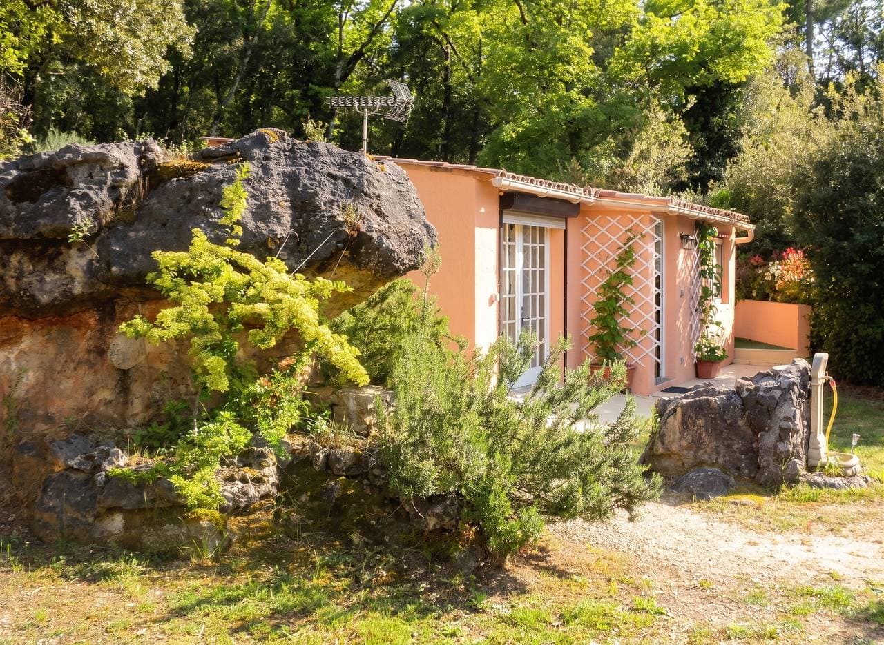 Charmantes Haus in Montauroux mit Jacuzzi und Blick 1