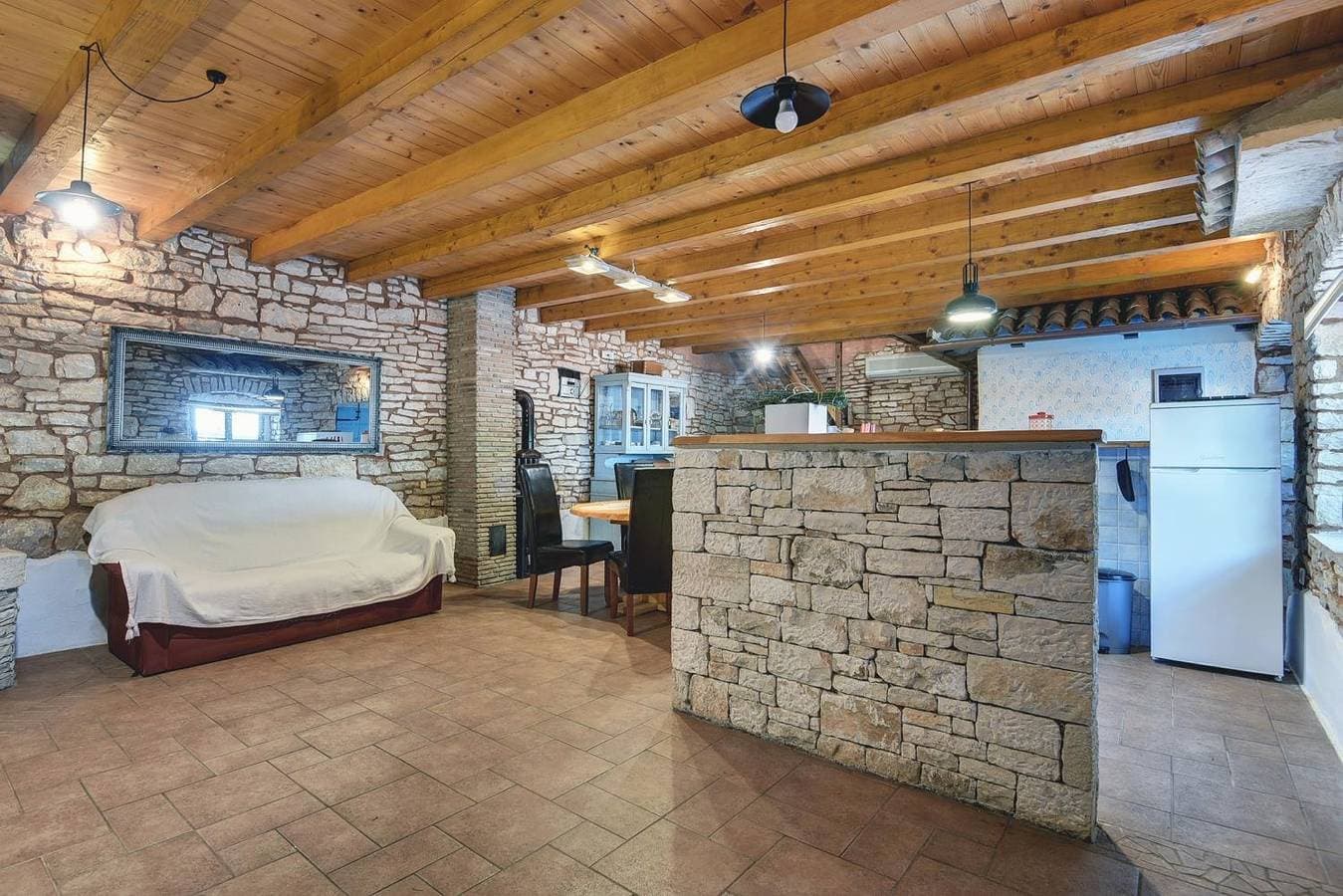 Foto 9 von 27: Traumhafte Steinvilla mit Privatpool, Dart, Sommerküche