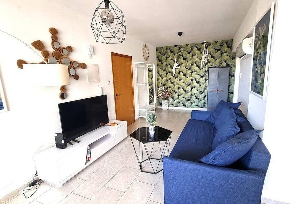 Beach Haven: 7-Minute walk to the beach + Pool 1