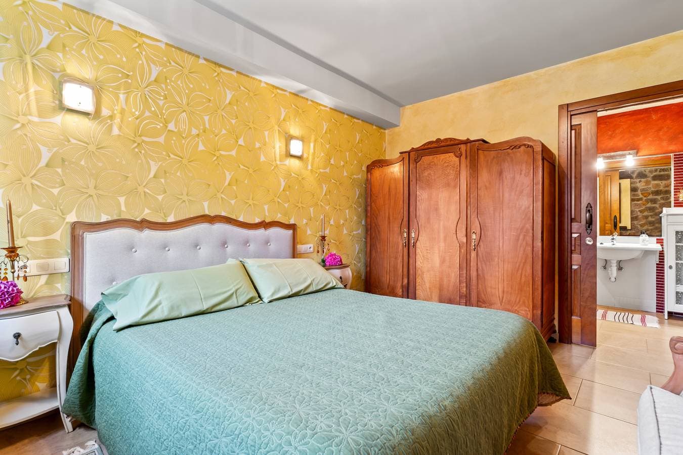 Foto 12 von 25: Ferienwohnung 'La Llosa' mit Bergblick, privater Terrasse und WLAN