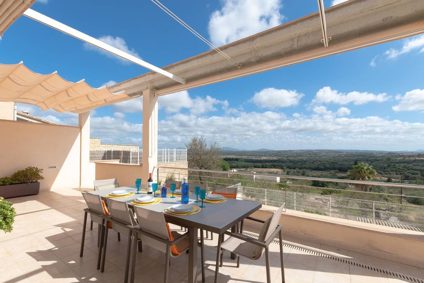 Foto 10 von 27: Villa für 8 Personen mit Balkon