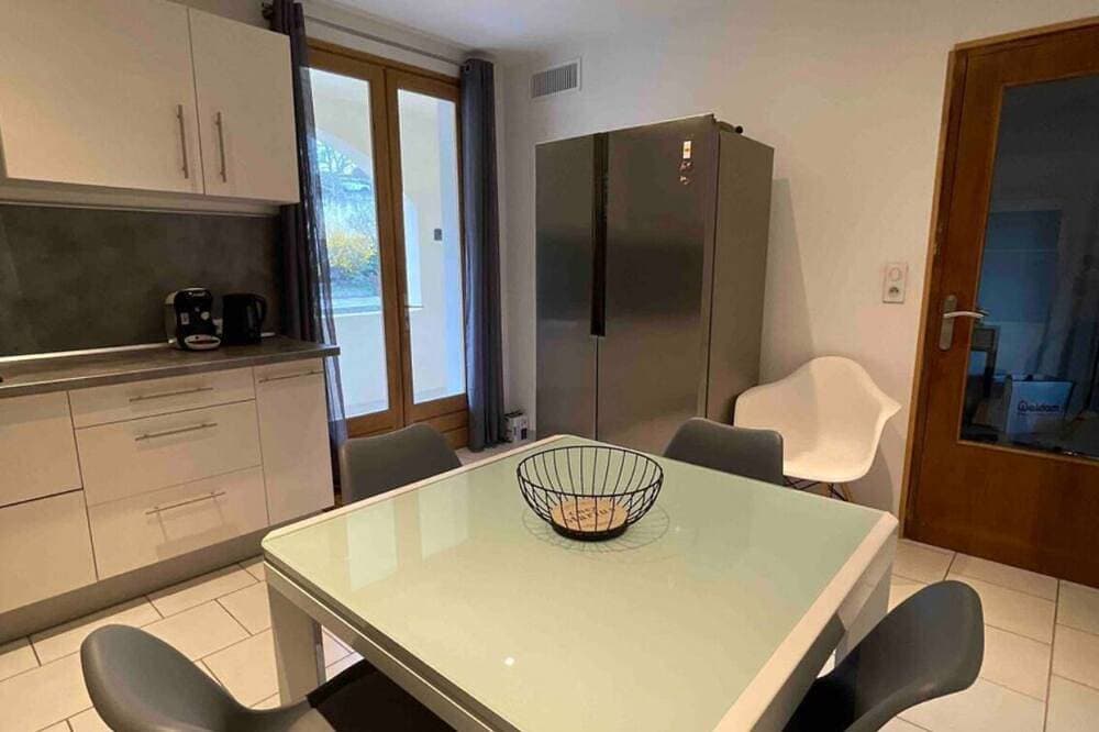 Foto 13 von 17: Spacious 2 Bed Apartment Between Sea And Mountains