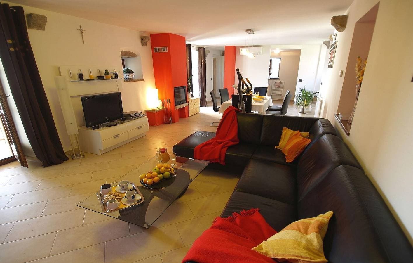 Foto 5 von 37: Modernes Apartment mit 2 Schlafzimmern, Pool und Terrasse in der Nähe des Flusses Pazinčica