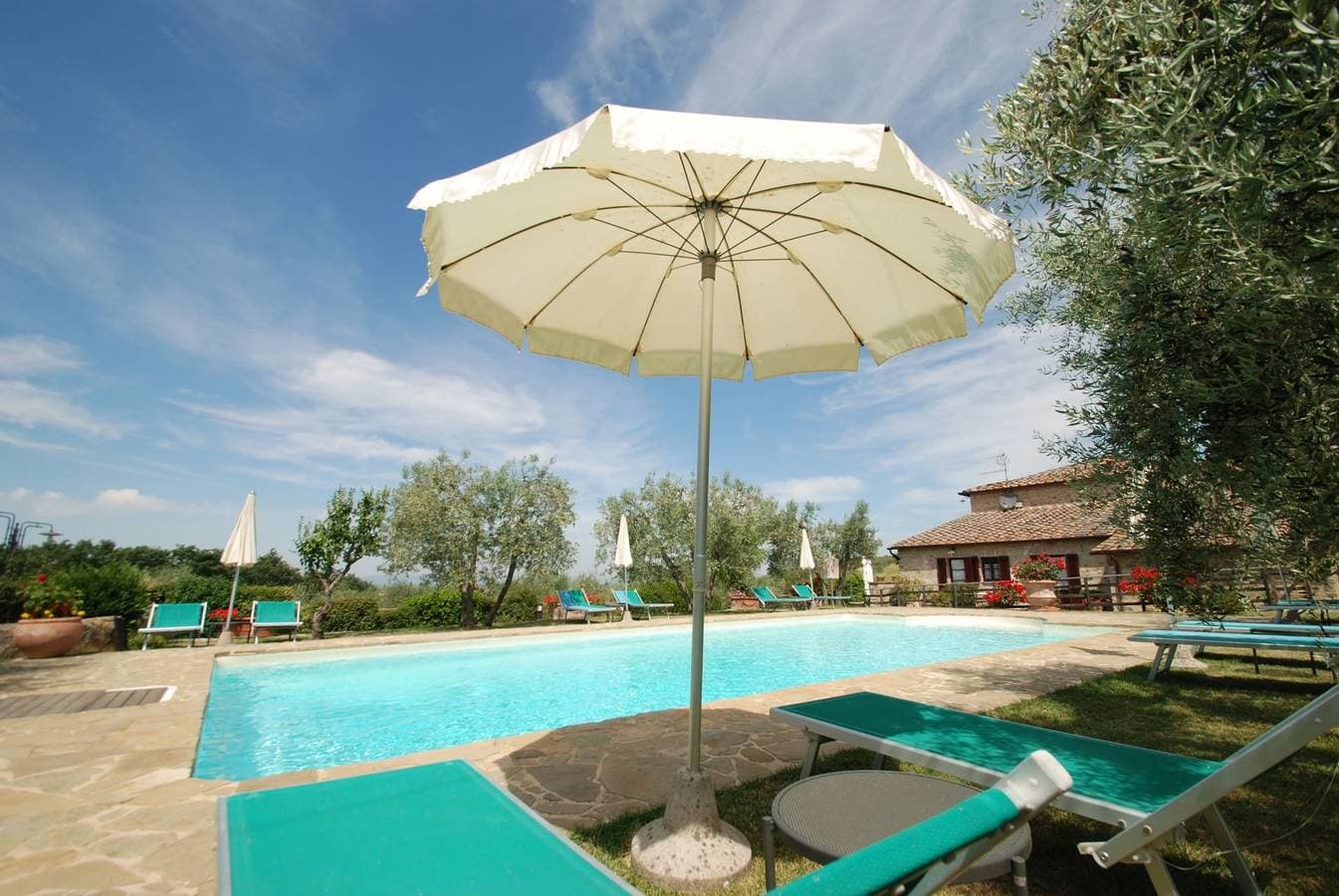 Foto 13 von 25: Villa für 4 Personen mit Pool