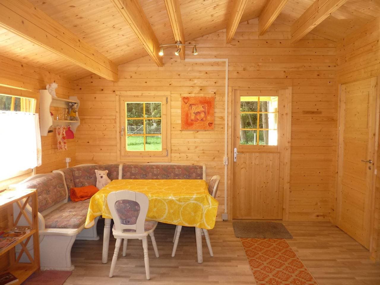 Foto 12 von 19: Holz-Blockhaus für vier Personen mit Terrasse