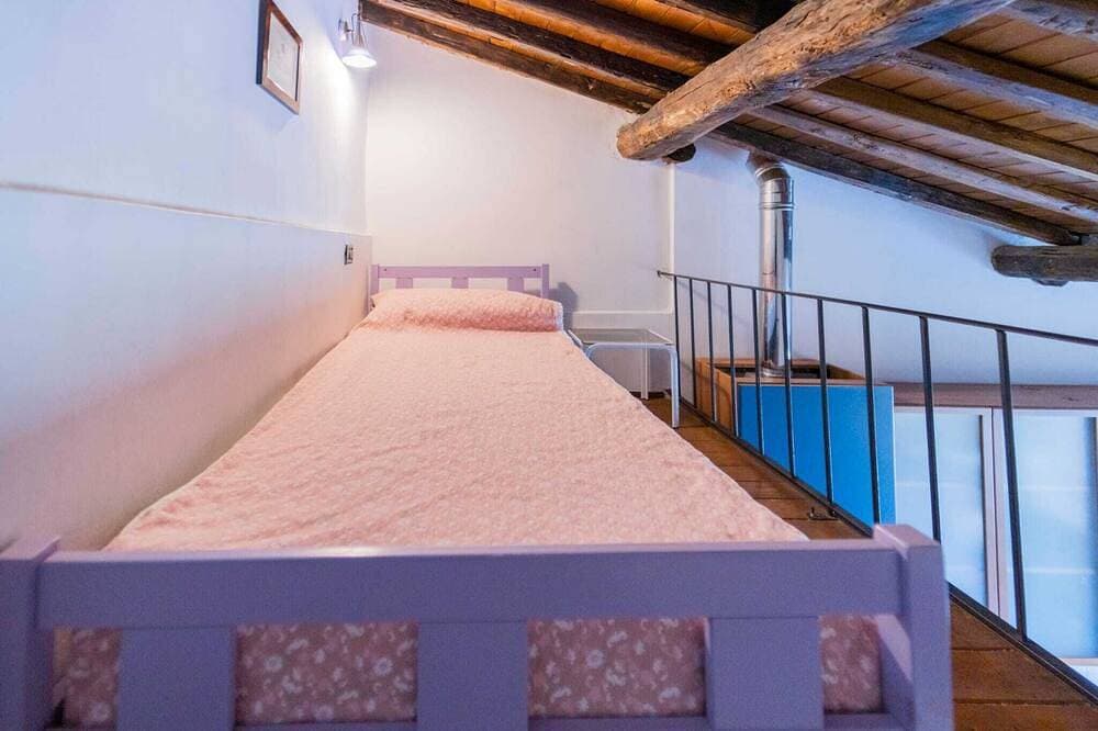 Foto 12 von 30: Typical Ligurian waterfront house in the center