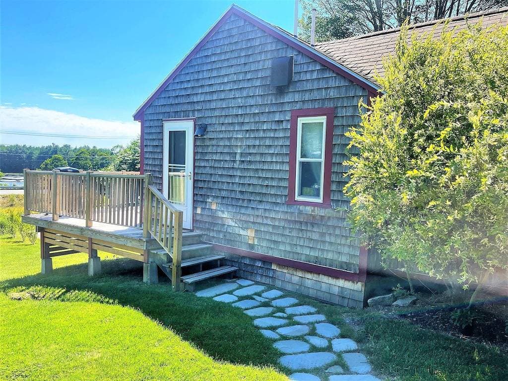 Foto 6 von 18: Cozy Pond Side Cottage in Bar Harbor! [The `Nook`]