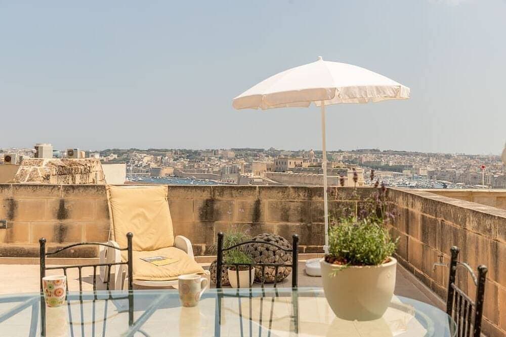 Valletta penthouse:terrace views of Grand Harbour, Central Valletta apartment, private terrace with 1