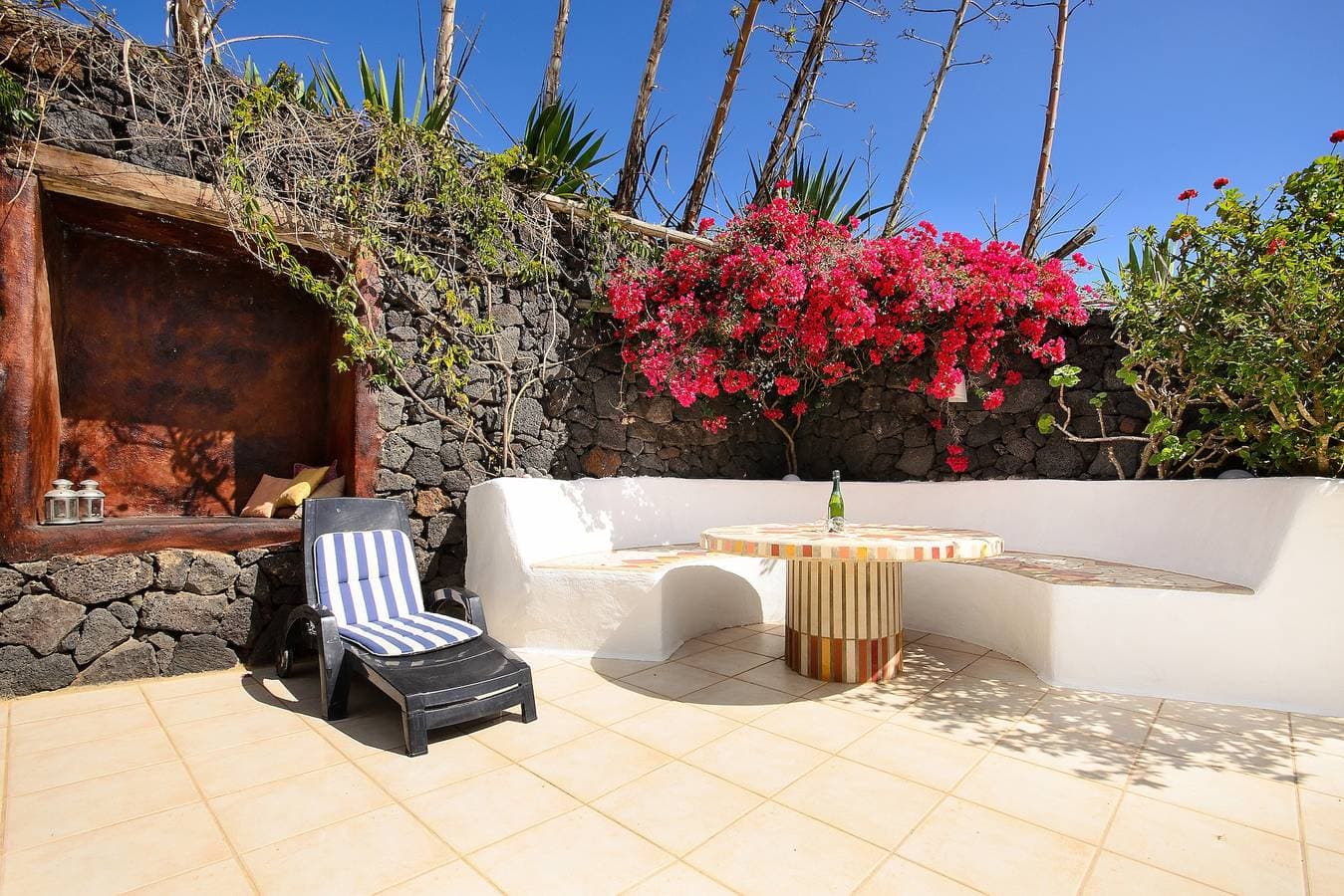 Foto 4 von 30: La Bodega – Am Vulkan mit Klavier, Meerblick, privater Terrasse und WLAN