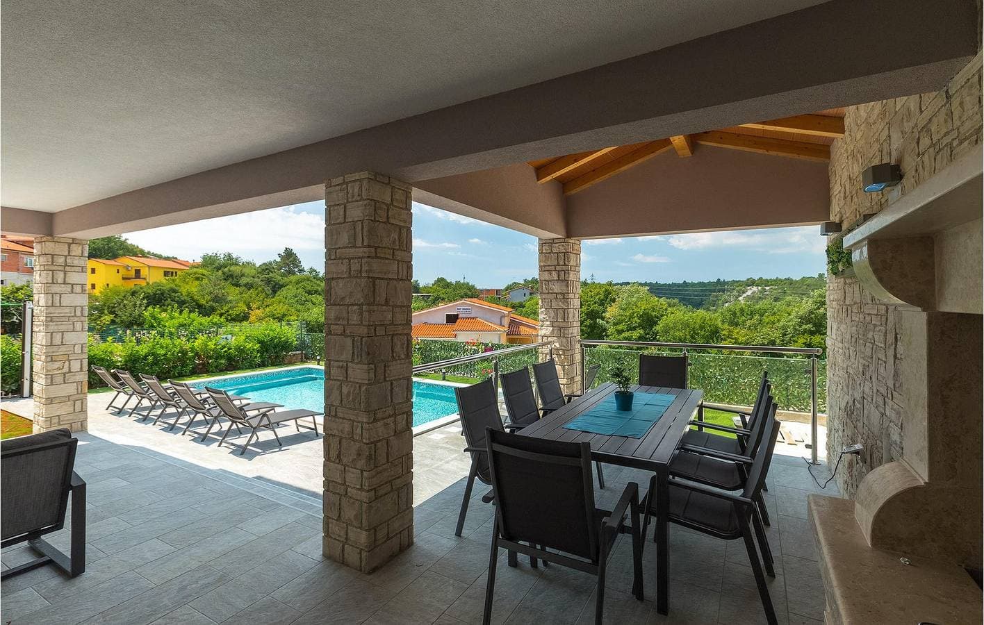 Foto 11 von 53: Geräumige 2-Zimmer-Wohnung mit Pool, Terrasse und WLAN in der Nähe des Stadtzentrums von Labin