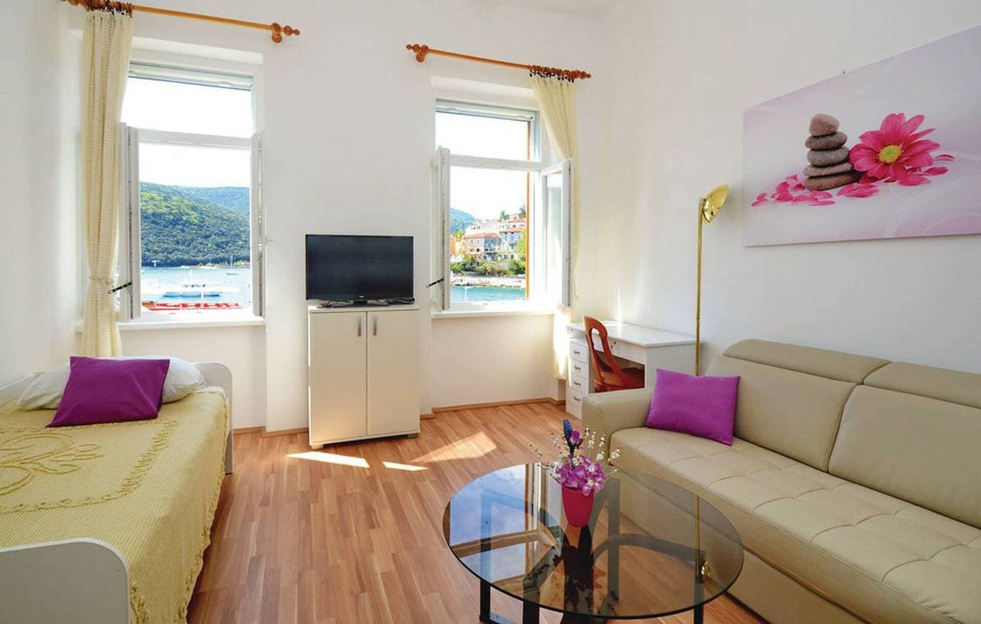Foto 3 von 12: Top location sea view apartment Rajan